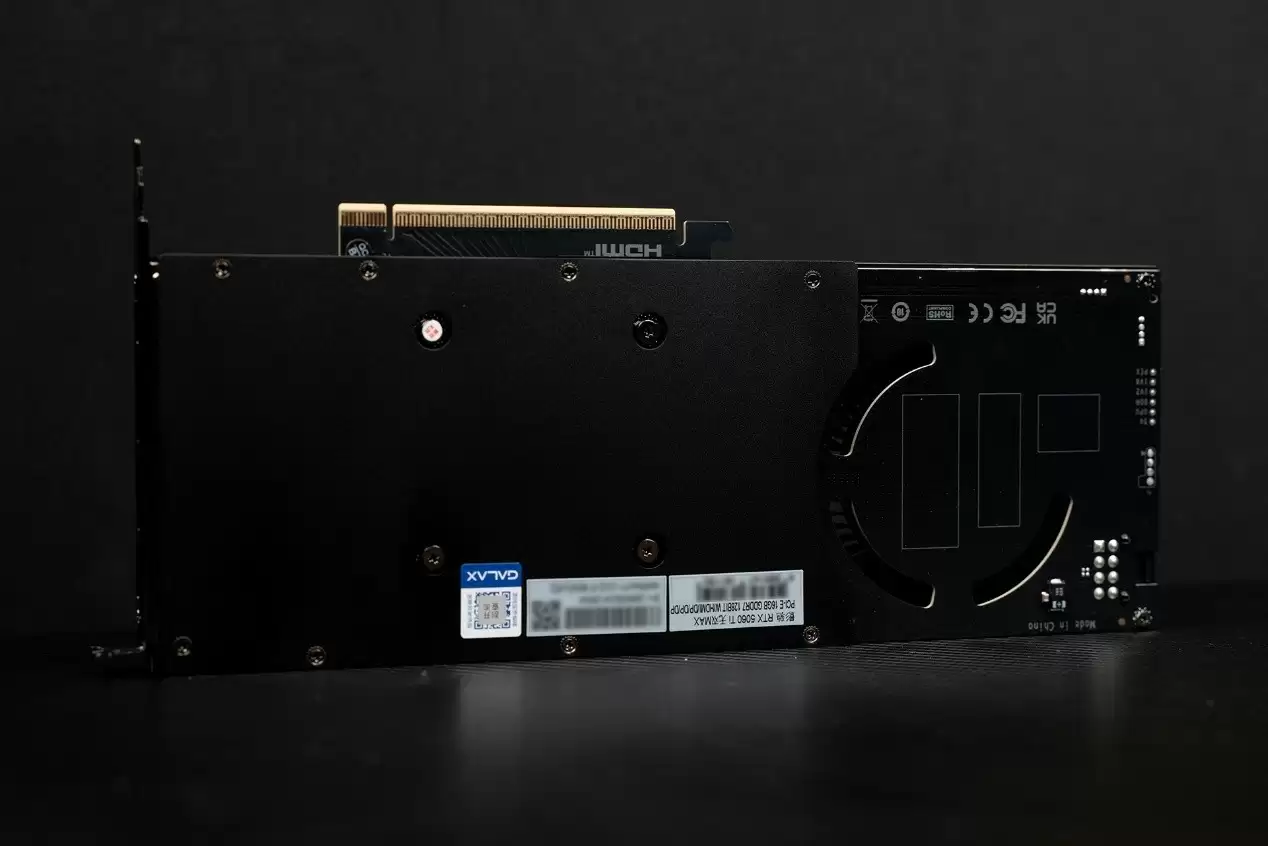 单槽涡轮卡!影驰GeForceRTX 5060 Ti无双MAX显卡开箱