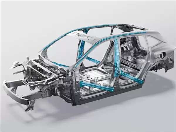 极氪7X隧道内翻滚七八圈四脚朝天：车门正常打开 司机无碍