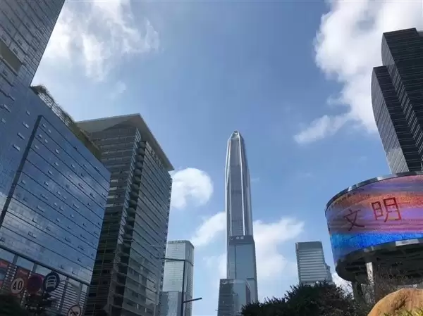 深圳低空物流提速 无人机日送2万票