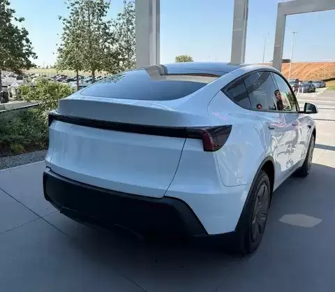 特斯拉推新入门版Model