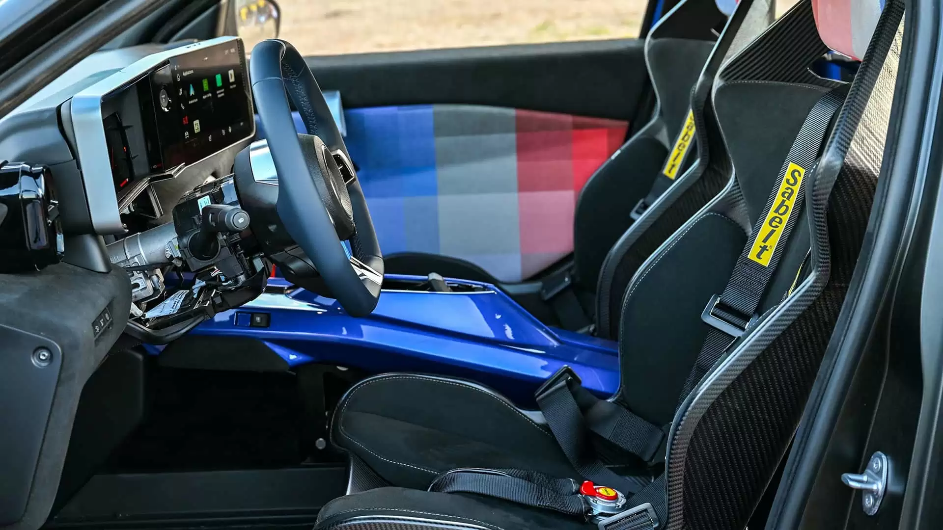 雷诺推出纯电“小钢炮”新车 5 Turbo 3E：555 马力轮毂电机，漂移更轻松