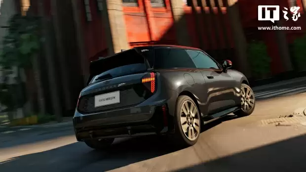 新款电动 MINI JCW 上市：续航提升至 468 公里，限时礼遇价 22.48 万元