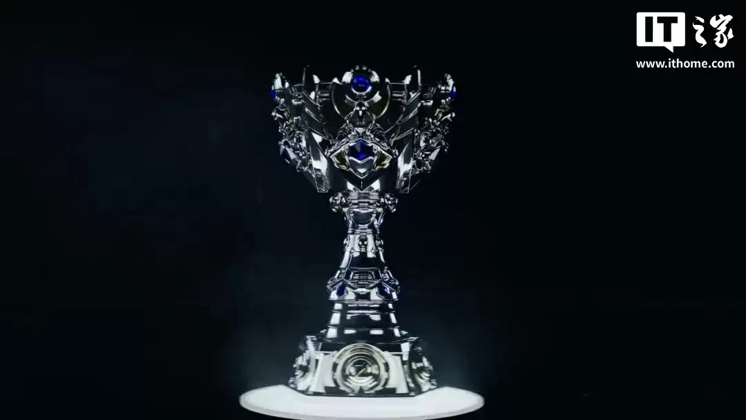 全新奔驰纯电 CLA 艺术展车亮相，镌刻历届《英雄联盟》S 赛冠军战队名