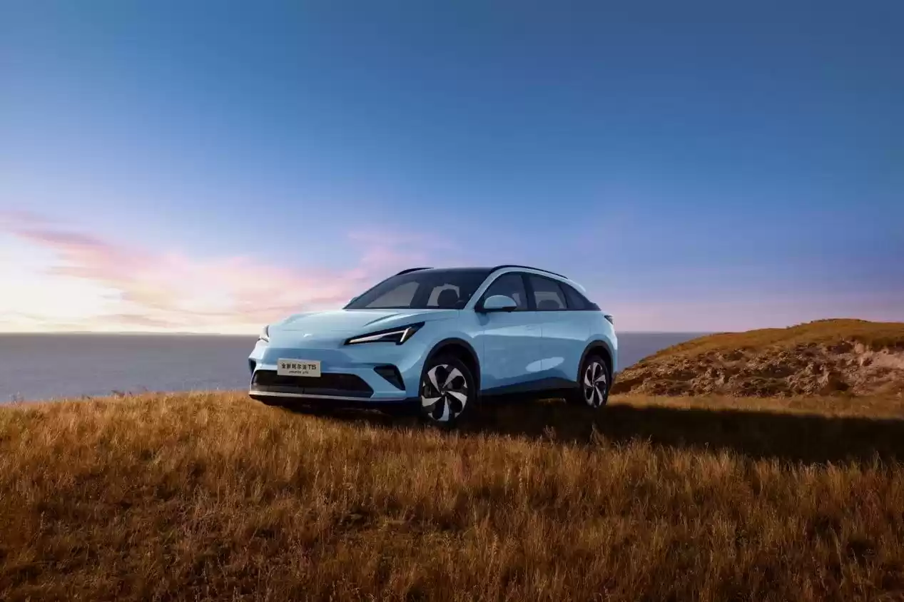 12.38万起预售，极狐全新阿尔法T5重塑中级SUV“六边形战士”