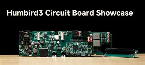 全球首款桌面雷电5显卡坞！集成显示屏、还装进无线充电：价格超2200元