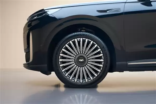 理想问界结合体 奇瑞全尺寸新能源SUV风云T11开售：19.99万起