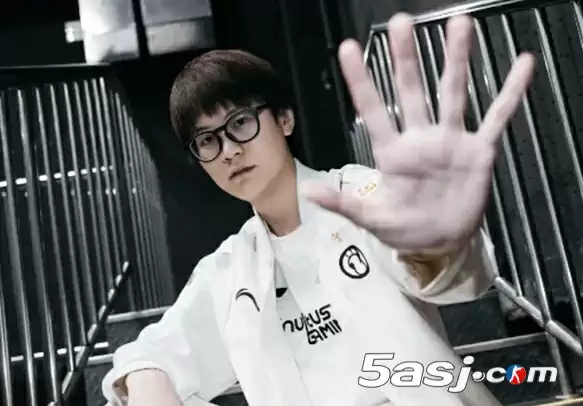 Meiko迎战宿命之敌!iG生死战对决T1,老将揭秘11年巅峰秘诀:版本与英雄池