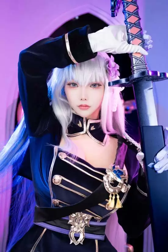 尹雪花短发写真引爆网络热议