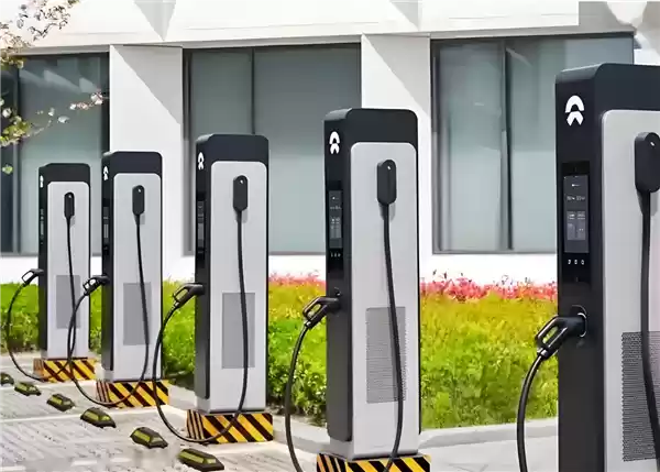 中国建成全球最大充电网络,充电设施达1734.8万个