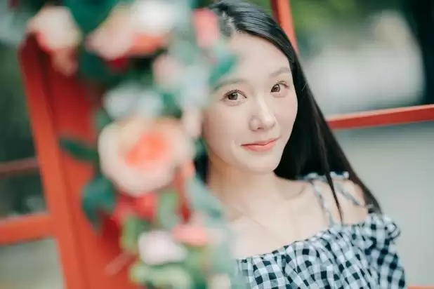 出街潮流时尚又好用的单品--佳能EOS R50