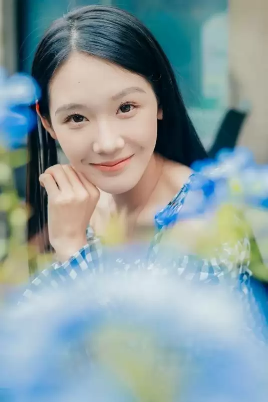 出街潮流时尚又好用的单品--佳能EOS R50