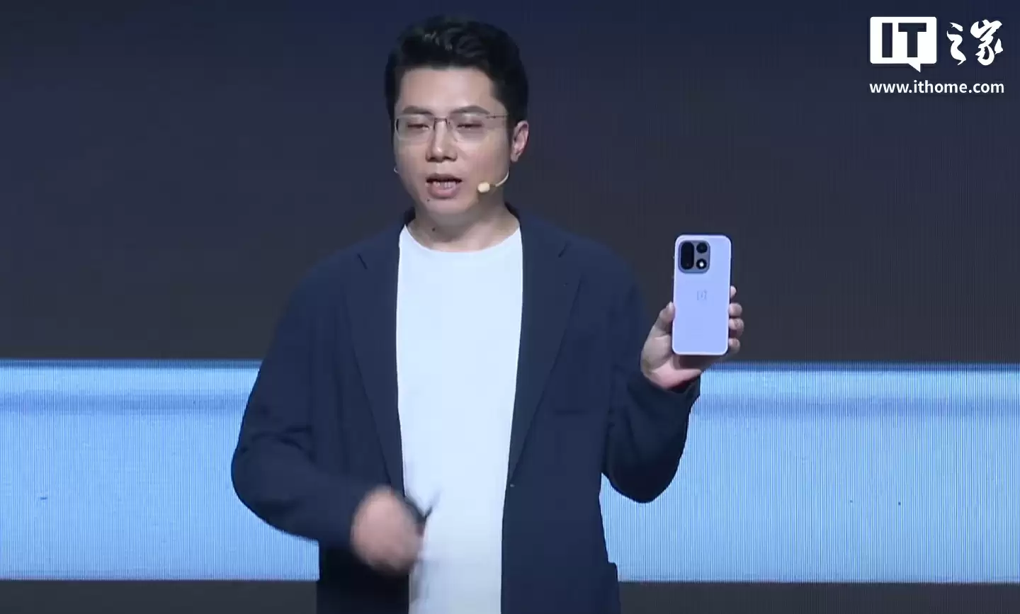 全球首块 165Hz 高分屏幕:京东方、OPPO、一加联合推出“东方屏 3.0”,一加 15 首发搭载