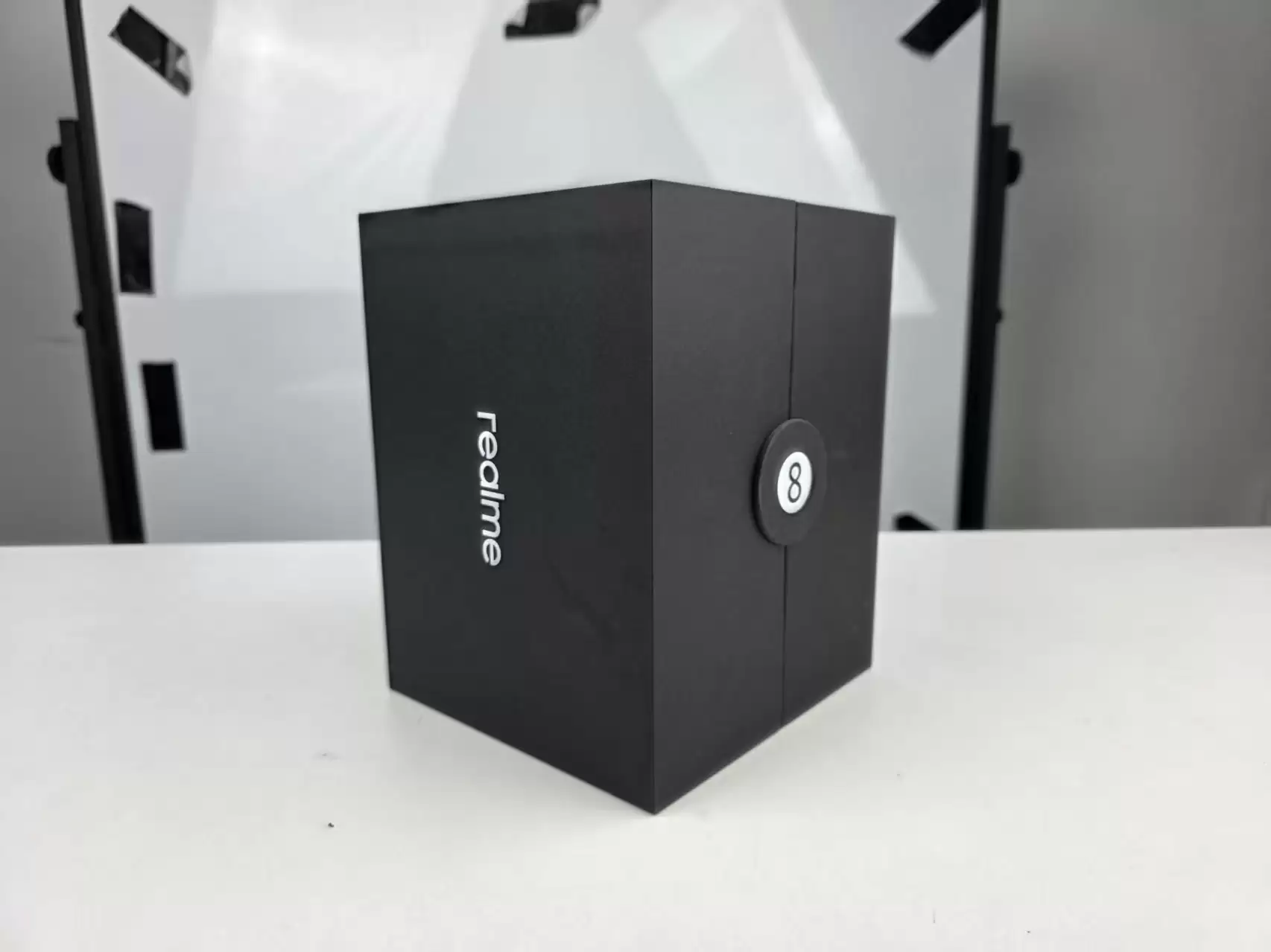 真我GT8系列发布会邀请函鉴赏 黑八登场一击制胜