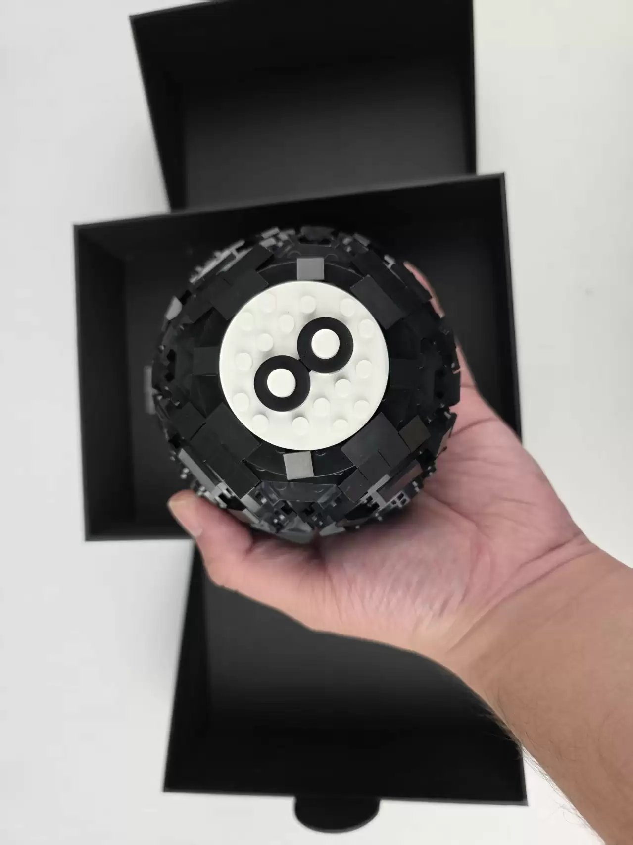 真我GT8系列发布会邀请函鉴赏 黑八登场一击制胜