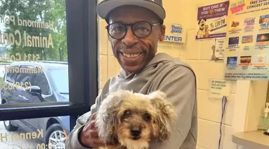 十年寻犬终重逢，芯片奇迹见证爱的归途