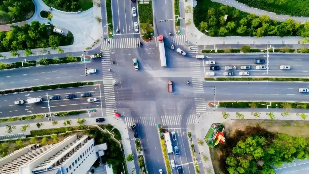 雄安新区启用AI红绿灯 智能调控提升通行效率