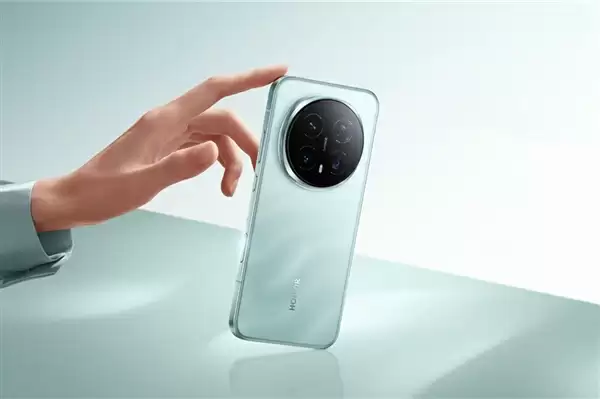 荣耀Magic8 Pro和友商夜景实拍对比:谁是夜神 一目了然