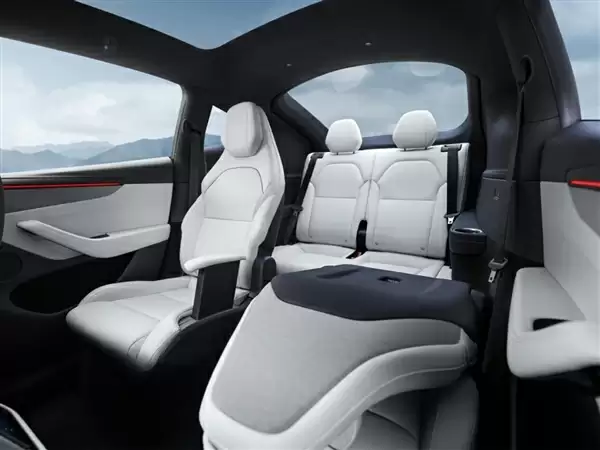8000元 特斯拉Model Y L全新浅灰色高级内饰上线：抗污、好打理