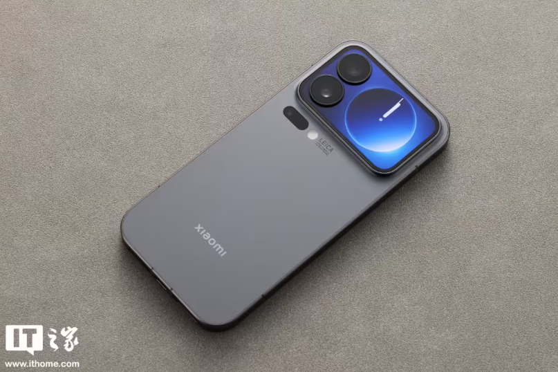 卢伟冰透露有大量 iPhone 用户换机小米 17，Pro 系列销量大概是上代三倍