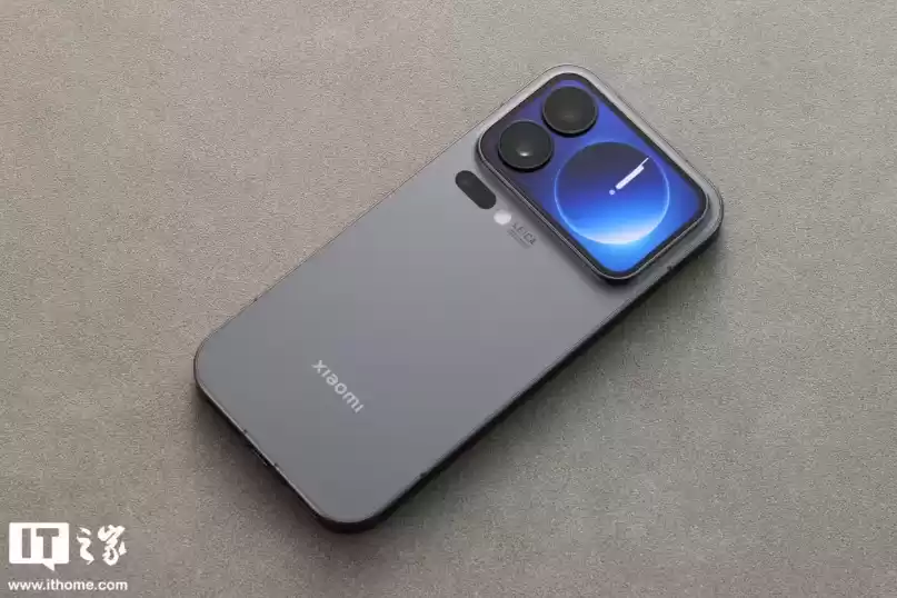 卢伟冰透露有大量 iPhone 用户换机小米 17,Pro 系列销量大概是上代三倍