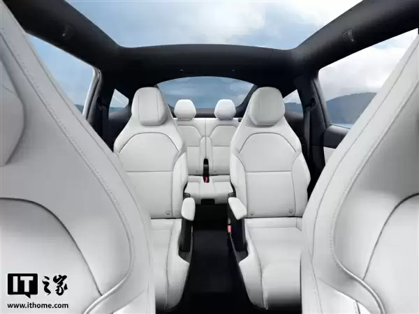 特斯拉 Model Y L 推出全新浅灰色高级内饰，选装价 8000 元