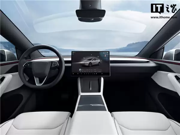 特斯拉 Model Y L 推出全新浅灰色高级内饰，选装价 8000 元