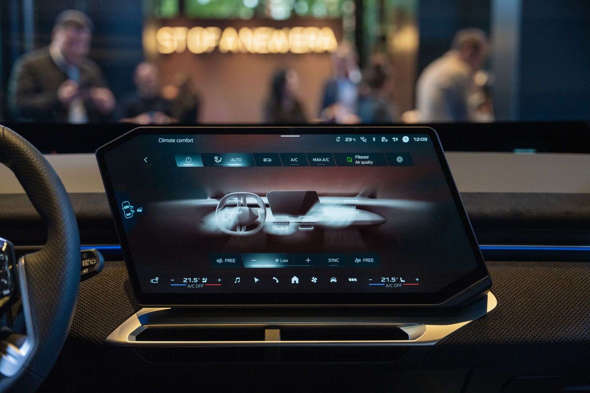 首款 Neue Klasse SUV：宝马展示 iX3，零百加速约 4.9 秒、WLTP 工况续航最高 800 公里
