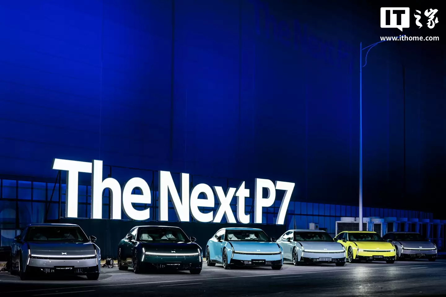 全新小鹏 P7 汽车确认车内车外均有机械开门冗余,解中控锁后即便车辆断电依然可开车门