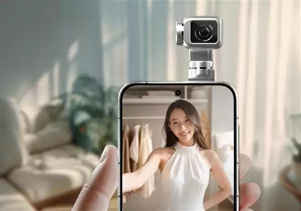 荣耀机器人手机ROBOT PHONE首次亮相:下一代终端新物种