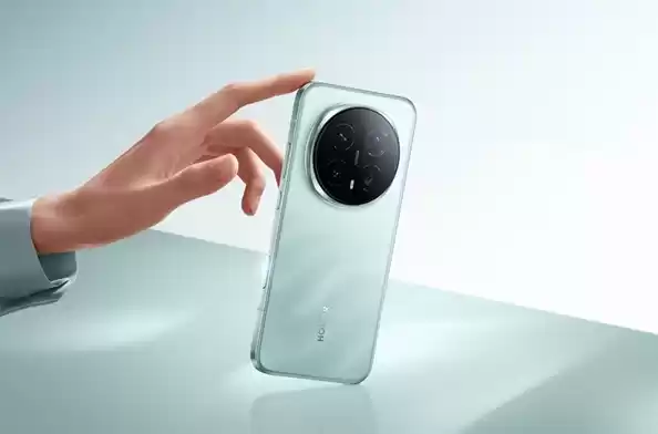 荣耀CEO李健揭秘手机行业三个发展维度：荣耀至少开了两个手机新局