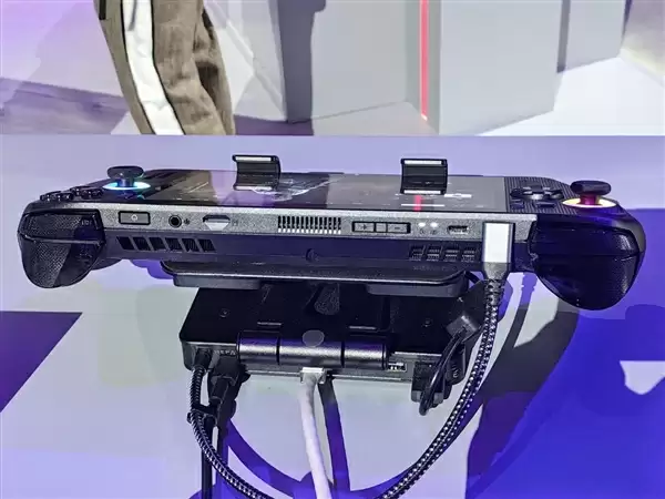 6999元今天上市！ROG XBOX掌机X实拍图来了：黑色外观质感十足