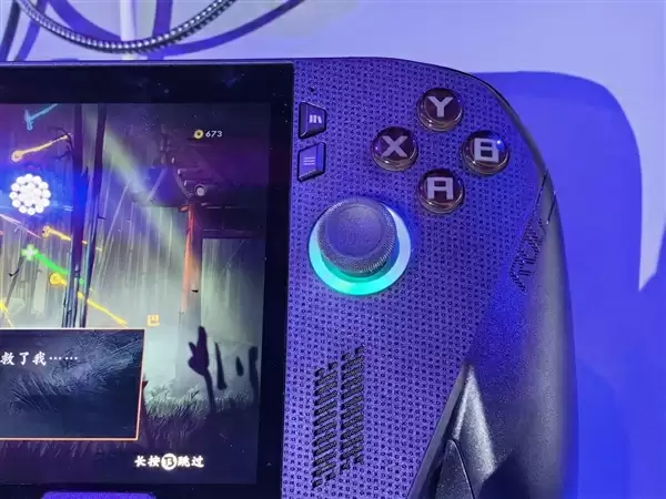 6999元今天上市！ROG XBOX掌机X实拍图来了：黑色外观质感十足