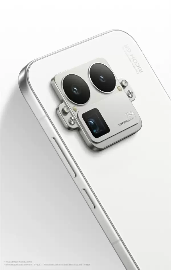 真我外观质感新巅峰!GT8+ Pro设计细节公布 行业首创机械拼接+金属中框