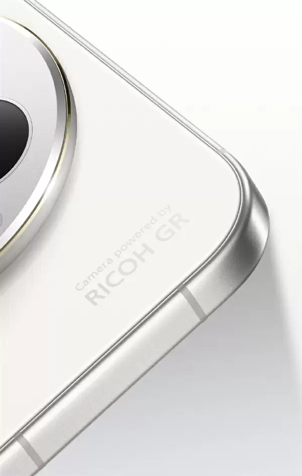 真我外观质感新巅峰!GT8+ Pro设计细节公布 行业首创机械拼接+金属中框