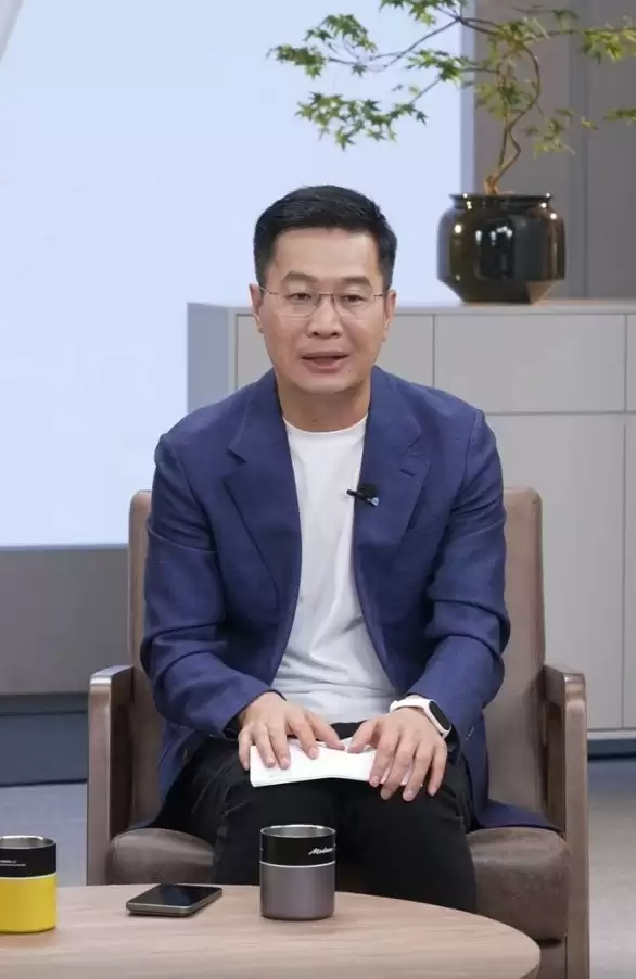 小米发布299元超薄磁吸充电宝 5000mAh容量引热销