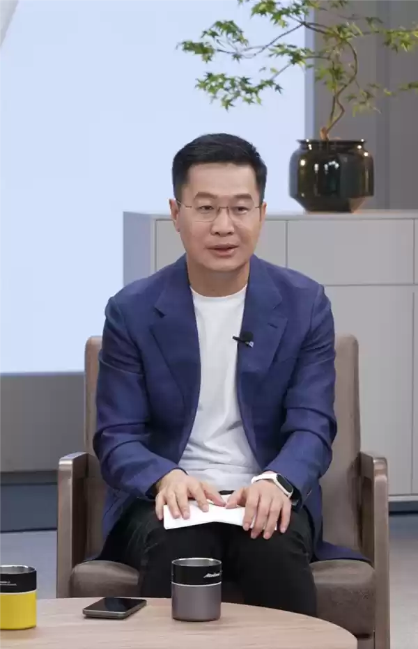 小米17 Pro Max销量最好!卢伟冰称小米17团队年终奖考虑翻倍