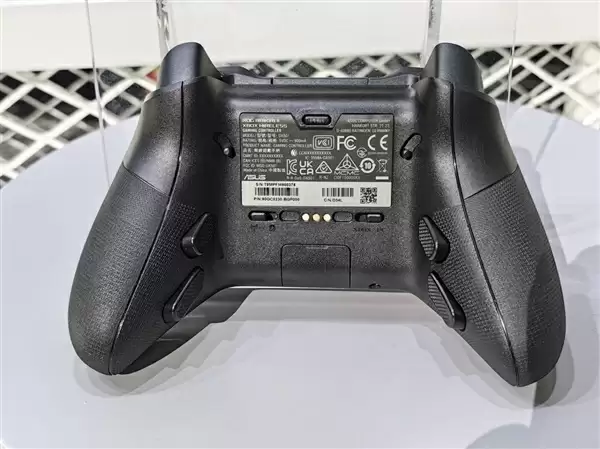 ROG雷切2+XBOX无线手柄正式发布：全新微动按键+TMR摇杆、要价999元