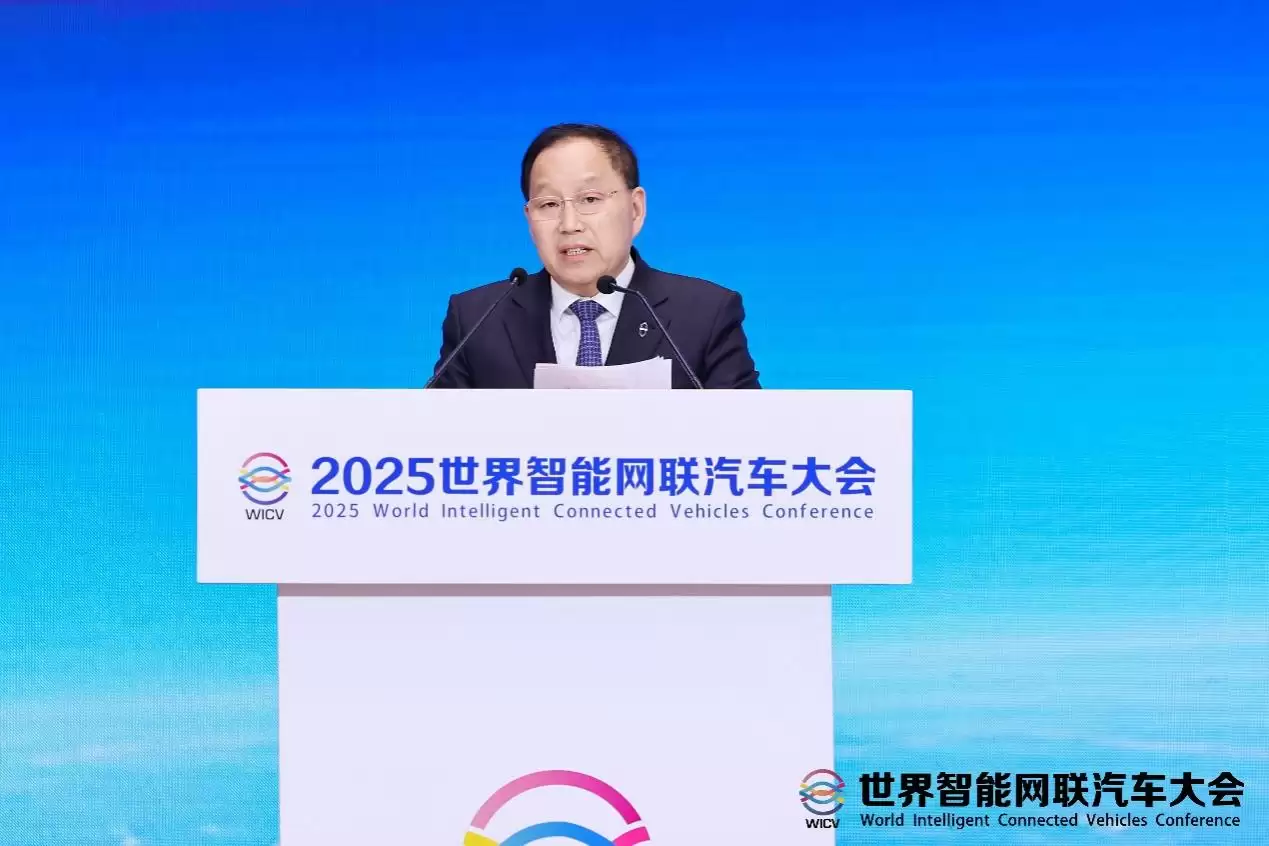 2025世界智能网联汽车大会开幕赛力斯张兴海：安全是最大的豪华