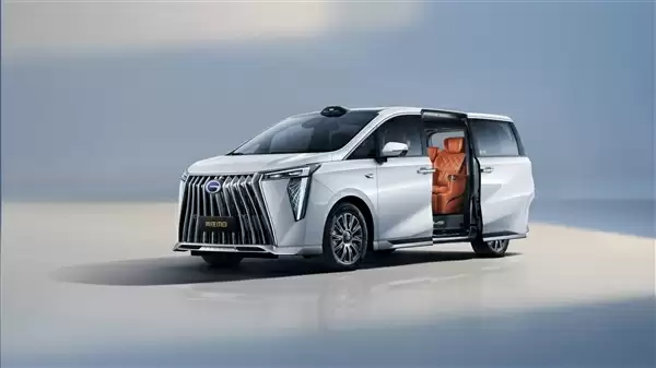 长超5米2的大七座MPV 广汽传祺向望M8宗师上市：26.99万起
