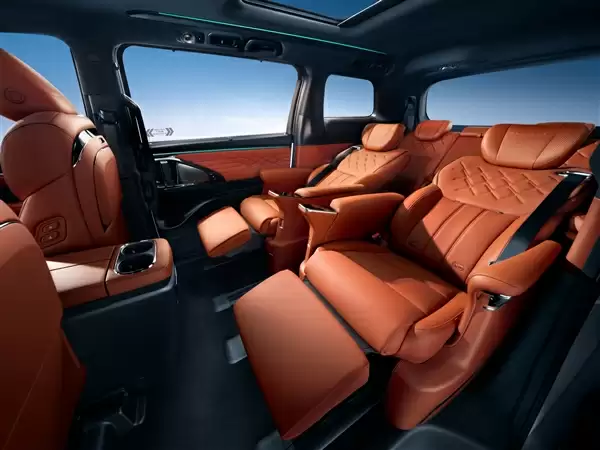 长超5米2的大七座MPV 广汽传祺向望M8宗师上市：26.99万起