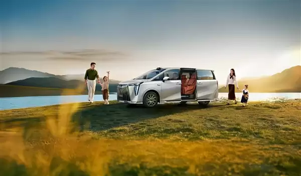 长超5米2的大七座MPV 广汽传祺向望M8宗师上市：26.99万起