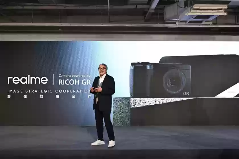 真我GT8 Pro首发理光GR联名,以全链路深度定制打造“街拍神器” 真我GT8 Pro首发理光GR联名,以全链路深度定制打造“街拍神器”