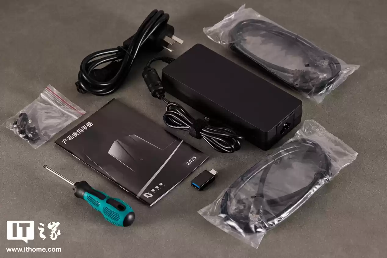 【IT之家开箱】八盘位设计，质感与实用并存，极空间 Z425 私有云开箱图赏