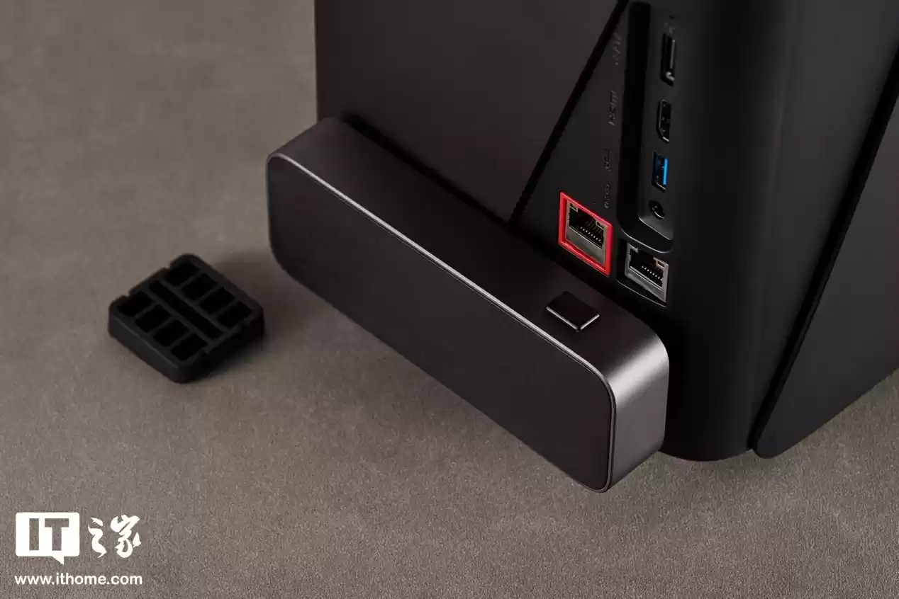 【IT之家开箱】八盘位设计，质感与实用并存，极空间 Z425 私有云开箱图赏