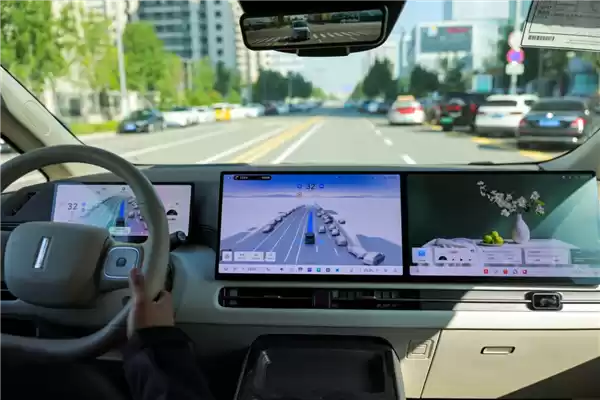 魏建军上新MPV 枪口对准埃尔法