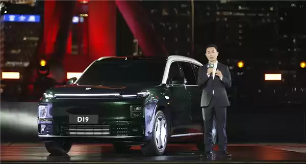 零跑家族最大SUV登场!零跑D19全球首秀:80度大电池全球增程第一