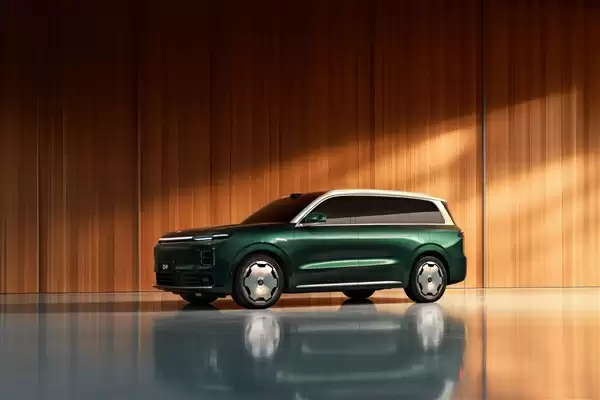 增程干翻纯电！零跑旗舰SUV D19用上80度大电池：能跑500公里