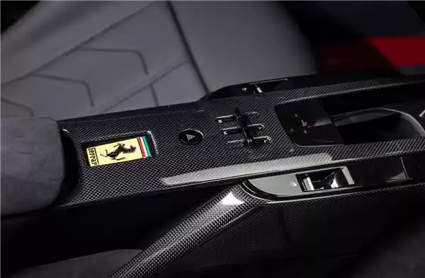 最便宜的跃马超跑登场！法拉利Amalfi国内上市：259.85万起