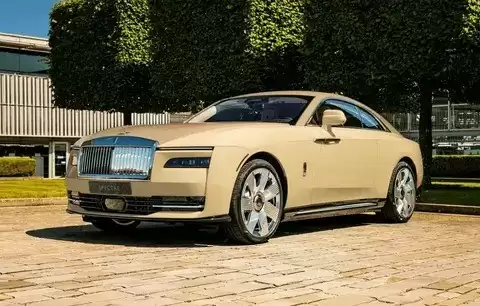 劳斯莱斯为爱犬定制专属座驾,诠释人宠情感新奢华