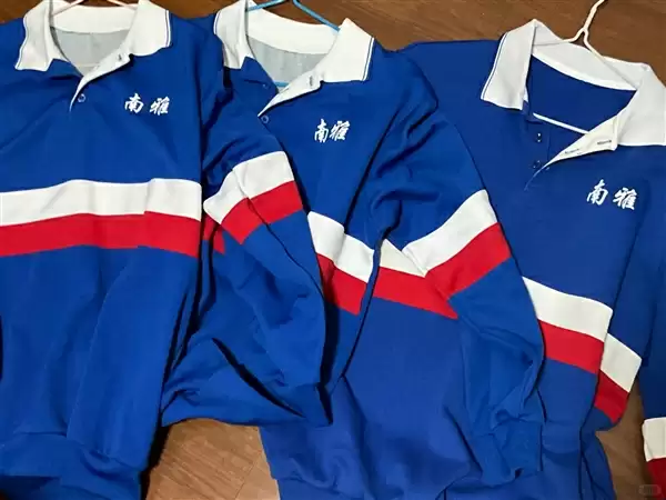 大牌POLO衫设计“撞脸”长沙雅礼校服 网友补刀:还不如后者好看